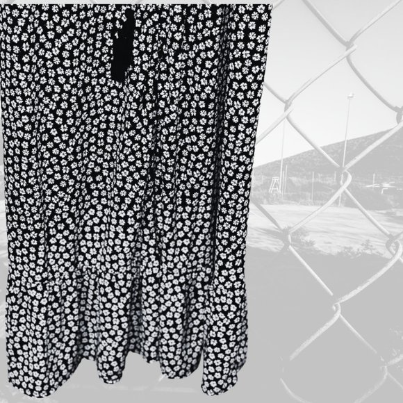 Ruffle strap Daisy print Maxi Sundress Black and White Floral‎ Maxi Plus size - Picture 7 of 8